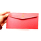L'enveloppe rouge des nouvelles années avec la carte dorante dorante d'enveloppe de modèle d'or de bord d'or